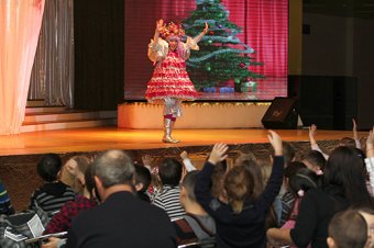 Мэр Одессы Геннадий Труханов поздравил маленьких одесситов с Новым 2015 годом (фото)
