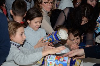 Маленькие одесситы из малообеспеченных семей получили подарок от народного депутата