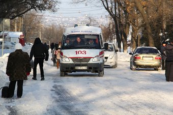 Чиновники и депутаты подключились к уборке снега в Одессе (фото)