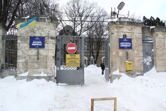 Чиновники и депутаты подключились к уборке снега в Одессе (фото)