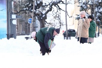 Как одесситы освобождали улицы от снега (фото)