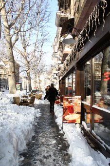 Как одесситы освобождали улицы от снега (фото)