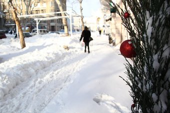 Как одесситы освобождали улицы от снега (фото)
