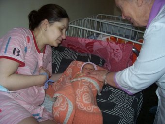 В Cуворовском районе Одессы поздравили малышей, родившихся в первый день 2015 года (фото)