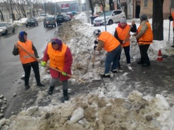 Как борются с последствиями снегопада в Приморском районе (фото)