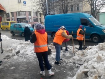 Как борются с последствиями снегопада в Приморском районе (фото)