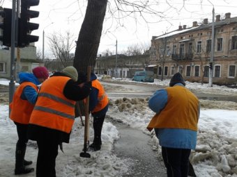Как борются с последствиями снегопада в Приморском районе (фото)