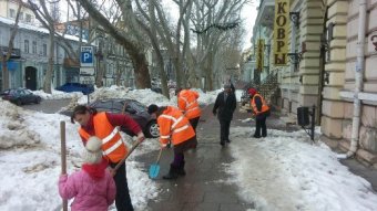 Как борются с последствиями снегопада в Приморском районе (фото)