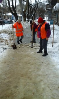 Как борются с последствиями снегопада в Приморском районе (фото)