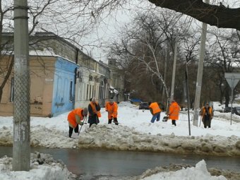 Как борются с последствиями снегопада в Приморском районе (фото)
