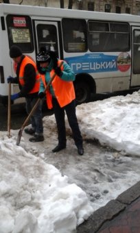 Как борются с последствиями снегопада в Приморском районе (фото)
