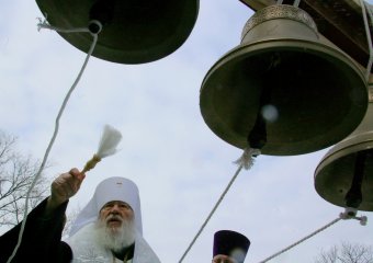 Освящены и установлены колокола на звоннице храма будущей Одесской церковно-приходской школы (фото)