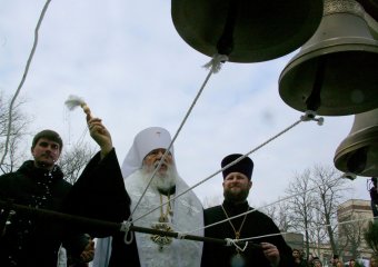 Освящены и установлены колокола на звоннице храма будущей Одесской церковно-приходской школы (фото)