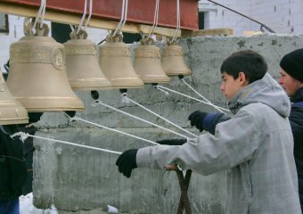 Освящены и установлены колокола на звоннице храма будущей Одесской церковно-приходской школы (фото)