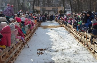 В Суворовском районе проходят Рождественские гуляния