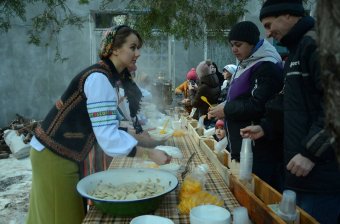 В Суворовском районе проходят Рождественские гуляния