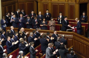 У них кризис: Депутаты Верховной Рады добавили себе 230 млн грн.