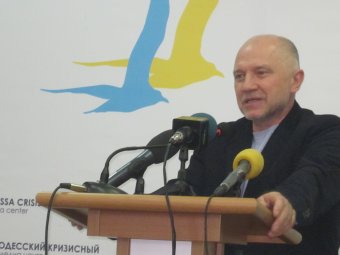 Травматолог рассказал, как вести себя при гололеде и снежных заносах