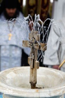 В день праздника Крещения Господня митрополит Агафангел совершил Божественную литургию в Свято-Успенском мужском монастыре