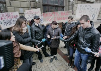 Вкладчики банка "Порто-франко" требую вернуть им их деньги (фото)
