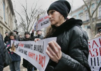 Вкладчики банка "Порто-франко" требую вернуть им их деньги (фото)