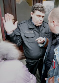 Вкладчики банка "Порто-франко" требую вернуть им их деньги (фото)