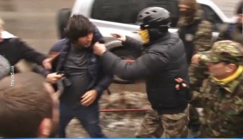 Инстинкт толпы: Достаточно сказать им "фас!" - и все, толпа на одного