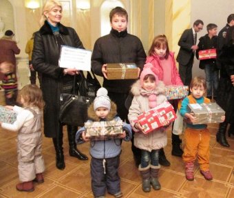Дети вынужденных переселенцев встретились в Одессе  с «Белоснежкой и семью гномами»