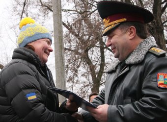 Одесским военным раздали канадскую "гуманитарку"
