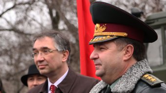 Одесским военным раздали канадскую "гуманитарку"