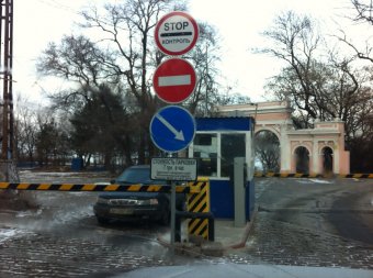 Общественники рекомендуют полностью исключить автопарковки из прибрежной зоны