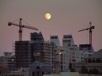 Городские службы борются с незаконной стройкой в историческом центре Одессы