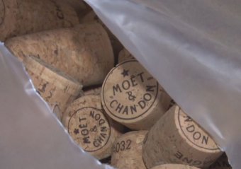 В Одессе выявили подпольный цех по изготовлению шампанского (фото, видео)
