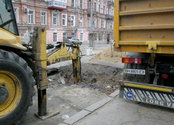 В Одессе ликвидируют «провал» на Градоначальницкой (фото)