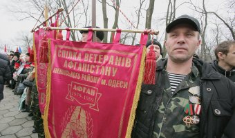 К памятнику воинам-интернационалистам в Одессе легли живые цветы