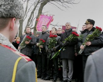 К памятнику воинам-интернационалистам в Одессе легли живые цветы