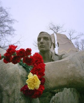 К памятнику воинам-интернационалистам в Одессе легли живые цветы