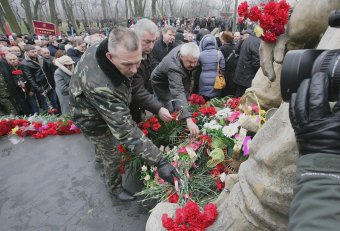 К памятнику воинам-интернационалистам в Одессе легли живые цветы