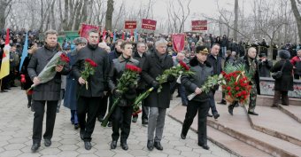 К памятнику воинам-интернационалистам в Одессе легли живые цветы