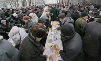 К памятнику воинам-интернационалистам в Одессе легли живые цветы