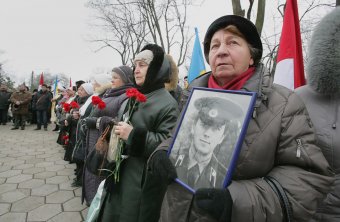 К памятнику воинам-интернационалистам в Одессе легли живые цветы