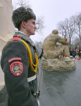 К памятнику воинам-интернационалистам в Одессе легли живые цветы