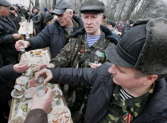 К памятнику воинам-интернационалистам в Одессе легли живые цветы