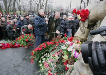К памятнику воинам-интернационалистам в Одессе легли живые цветы