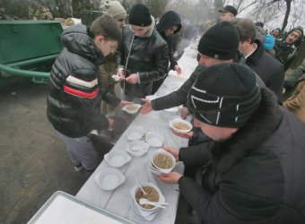 К памятнику воинам-интернационалистам в Одессе легли живые цветы