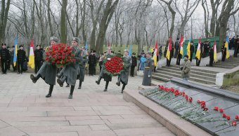 К памятнику воинам-интернационалистам в Одессе легли живые цветы