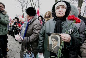 К памятнику воинам-интернационалистам в Одессе легли живые цветы