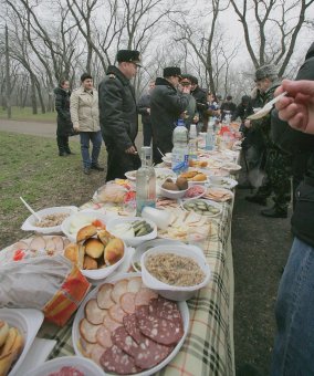 К памятнику воинам-интернационалистам в Одессе легли живые цветы