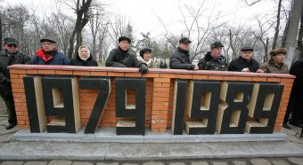 К памятнику воинам-интернационалистам в Одессе легли живые цветы