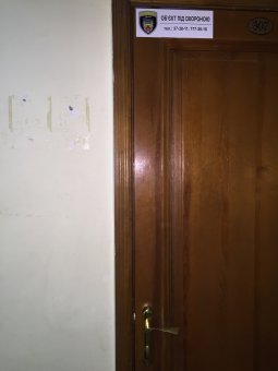 В Одессе неизвестный коллекционер табличек украл вывеску общественной приемной нардепа (фото, видео)